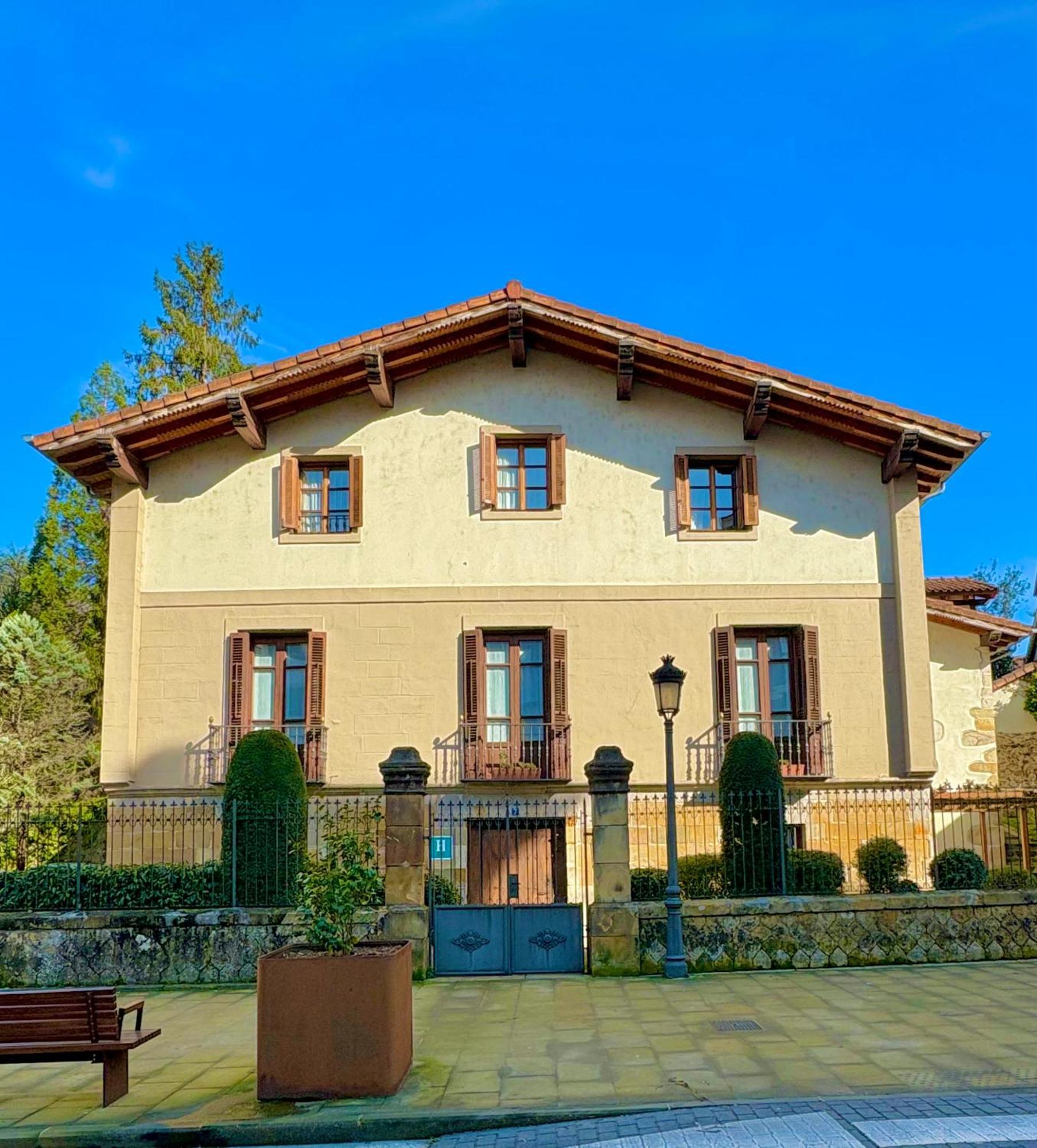Hotel Konbenio Amorebieta-Etxano Buitenkant foto