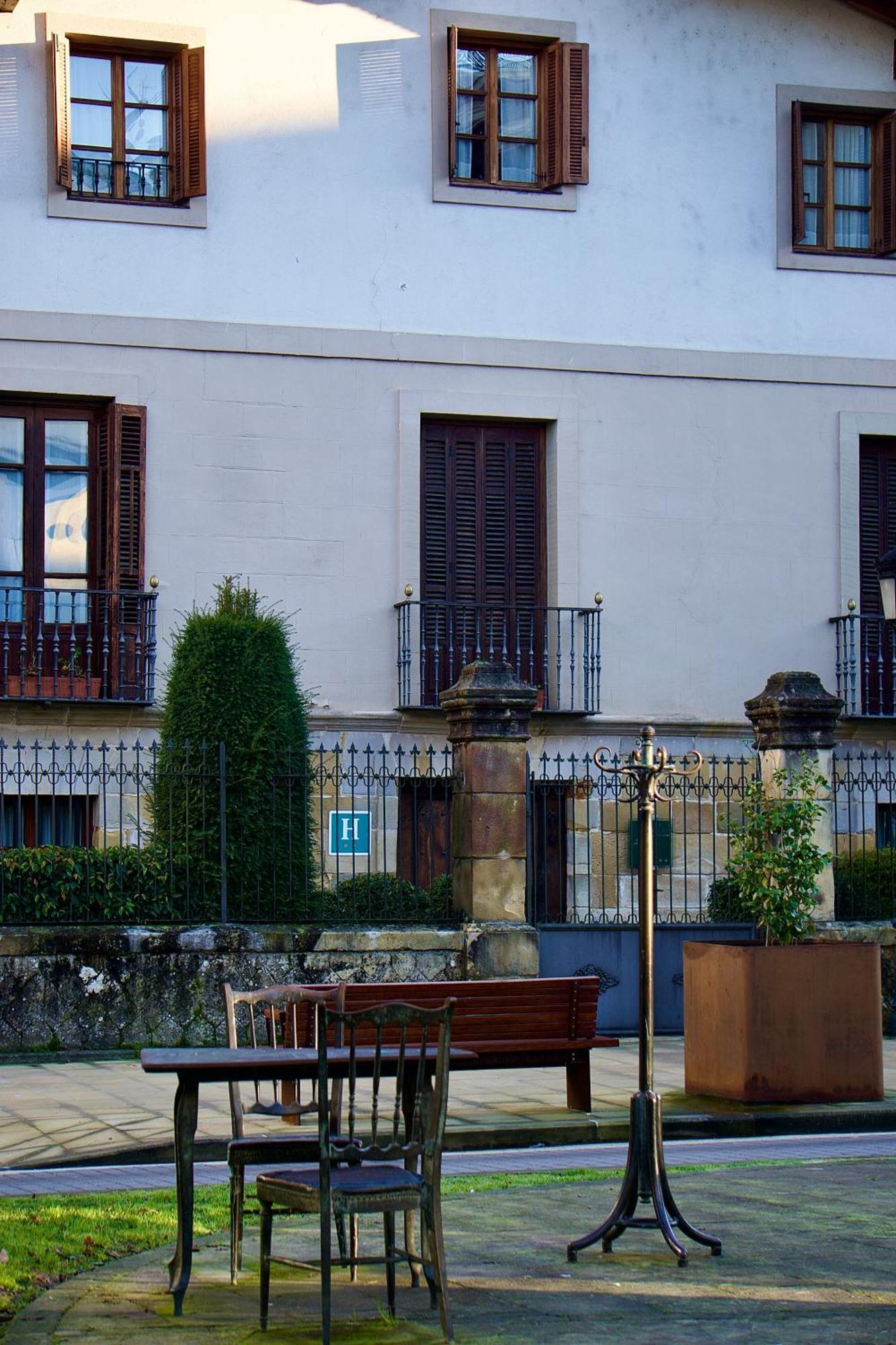 Hotel Konbenio Amorebieta-Etxano Buitenkant foto